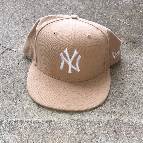 tan yankees hat